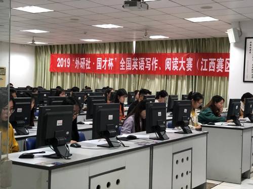 图片包含 室内, 天花板, 墙壁, 餐桌描述已自动生成